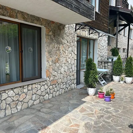 Апартамент Edelweiss Mountain - Stream & Pool,
